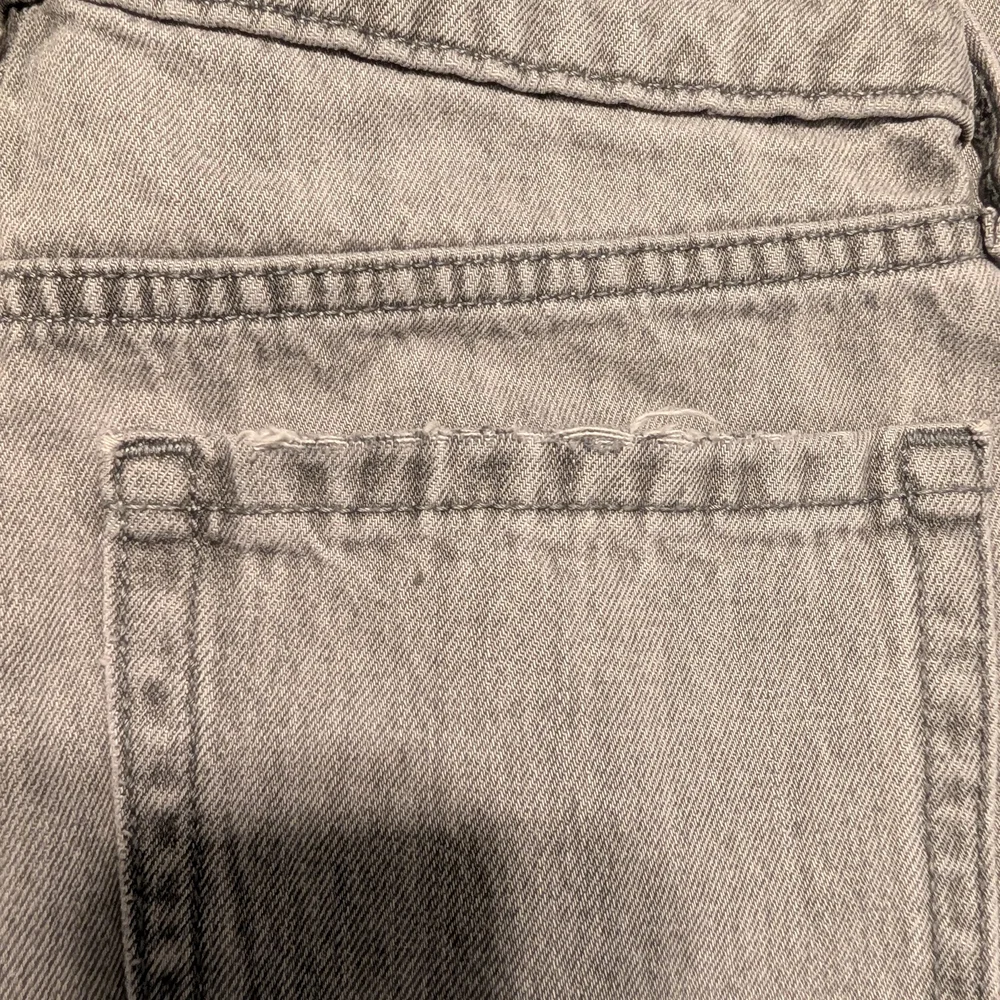 000 Hollister Gray Wash Low-rise Baggy Jeans - Picture 2 of 4